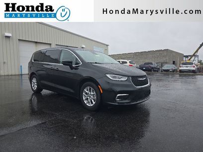 Used 2023 Chrysler Pacifica Touring-L
