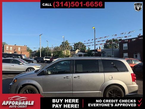 Used 2020 Dodge Grand Caravan GT FWD image 2