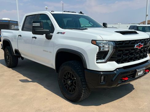 Used 2026 Chevrolet Silverado 2500 ZR2 AWD/4WD image 8