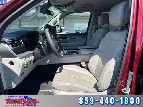 Used 2023 Jeep Wagoneer Series III w/ Convenience Group I AWD/4WD image 2