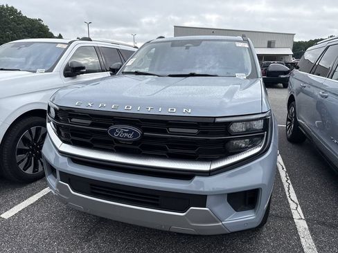 Used 2025 Ford Expedition Platinum AWD/4WD image 5