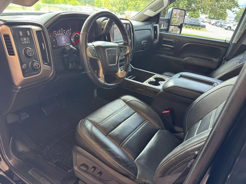 Used 2015 GMC Sierra 2500 Denali w/ Duramax Plus Package AWD/4WD image 15