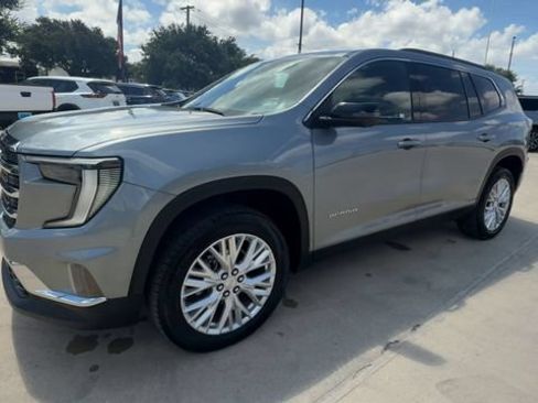 Certified 2026 GMC Acadia Elevation w/ Elevation Premium Package FWD image 4