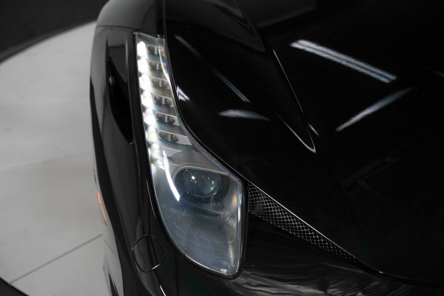 Used 2013 Ferrari 458 Spider RWD image 12