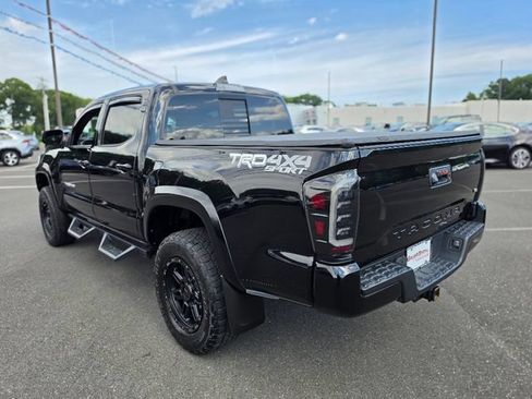 Used 2022 Toyota Tacoma TRD Sport AWD/4WD image 5