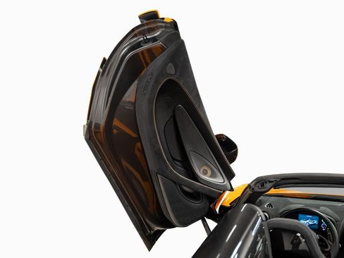 Used 2018 McLaren 570S Spider image 46