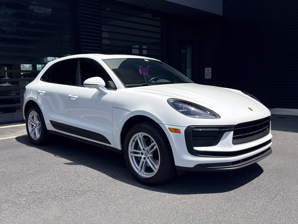 Used 2022 Porsche Macan AWD/4WD image 3