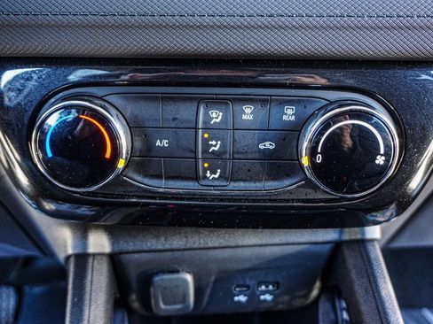 Used 2025 Chevrolet TrailBlazer LT image 35