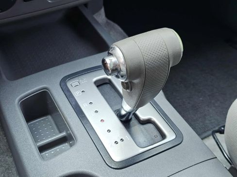 Used 2014 Nissan Frontier SV image 24