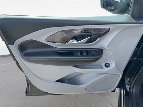 Used 2023 GMC Terrain SLT image 11