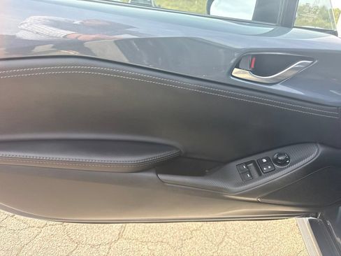 Used 2021 MAZDA MX-5 Miata Club RWD image 19