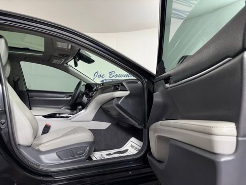 Used 2019 Toyota Camry XSE image 17