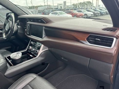 Used 2021 GMC Yukon Denali w/ Denali Premium Package image 32
