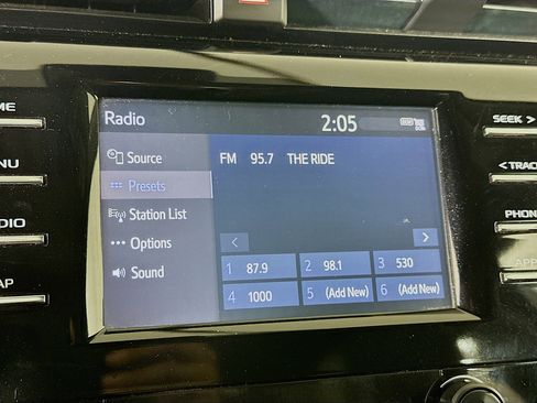 Used 2019 Toyota Camry SE FWD image 21