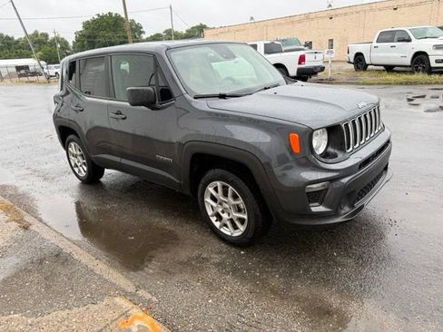 Used 2023 Jeep Renegade Latitude AWD/4WD image 5