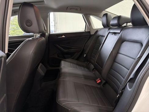 Used 2024 Volkswagen Jetta SE w/ Panoramic Sunroof Package image 16