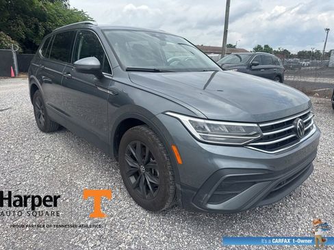 Used 2024 Volkswagen Tiguan SE w/ Panoramic Sunroof Package FWD image 7