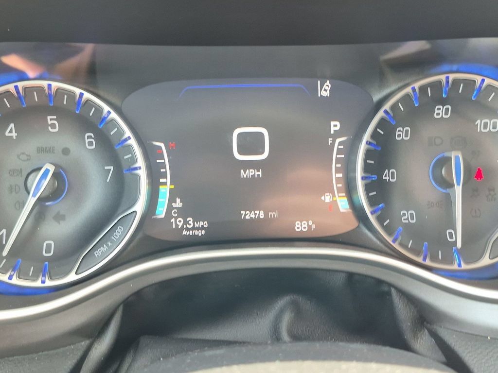 Used 2023 Chrysler Pacifica Touring-L FWD image 22