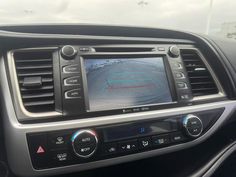 Used 2017 Toyota Highlander SE image 53