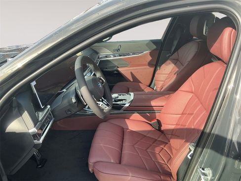 New 2026 BMW 750e xDrive image 9