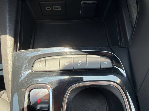 Used 2022 Buick Envision Preferred FWD image 22