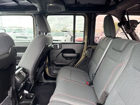 Used 2025 Jeep Wrangler Unlimited Rubicon w/ Technology Group AWD/4WD image 12