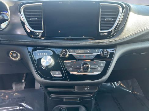 New 2026 Chrysler Pacifica Select image 11
