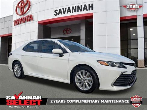 Certified 2021 Toyota Camry LE image 1