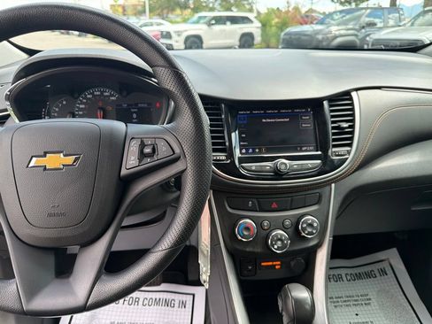 Used 2020 Chevrolet Trax LS FWD image 27
