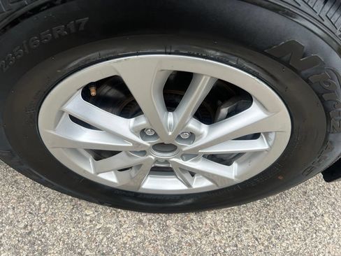 Certified 2022 Kia Carnival LX FWD image 35
