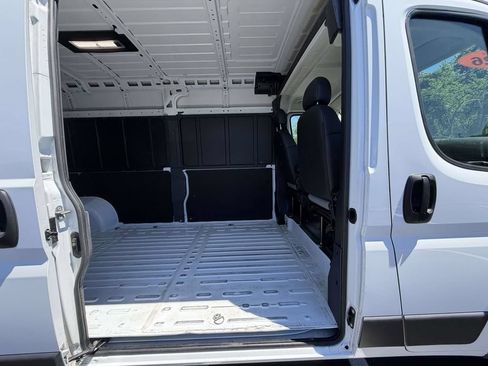 Used 2026 RAM ProMaster 2500 w/ Convenience Group FWD image 15