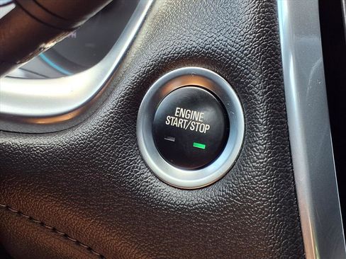 Used 2022 Chevrolet Traverse LT image 10