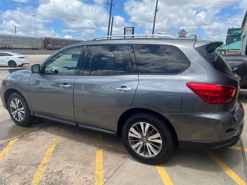 Used 2020 Nissan Pathfinder SL AWD/4WD image 4