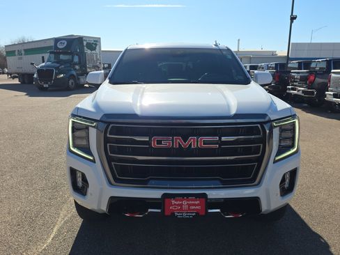 Used 2023 GMC Yukon XL AT4 image 3