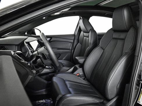 Used 2025 Audi Q4 e-tron Premium Plus w/ Premium Plus image 17