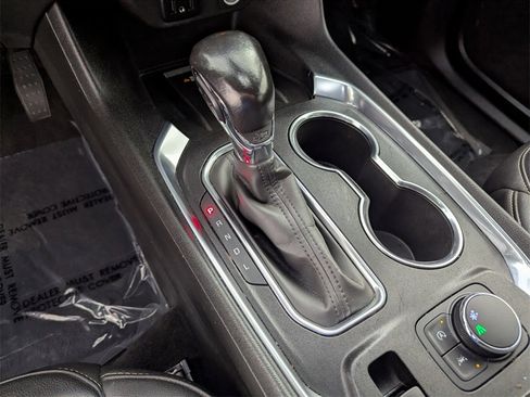 Used 2022 Chevrolet Traverse LT image 27