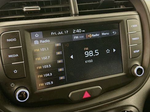 Used 2025 Kia Soul LX w/ LX Technology Package FWD image 21