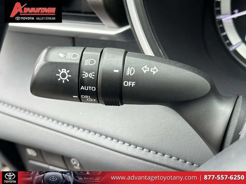 Used 2023 Toyota Highlander XLE AWD/4WD image 29
