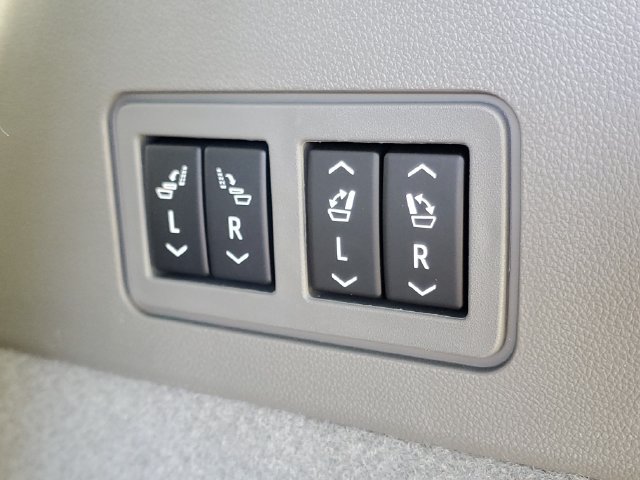 Used 2025 Cadillac XT6 Premium Luxury FWD image 12