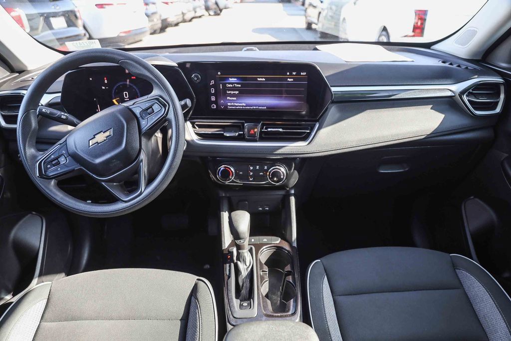 Used 2024 Chevrolet TrailBlazer LT FWD image 12