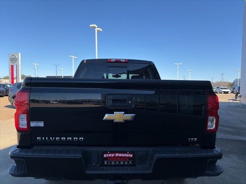 Used 2018 Chevrolet Silverado 1500 LTZ Z71 image 3