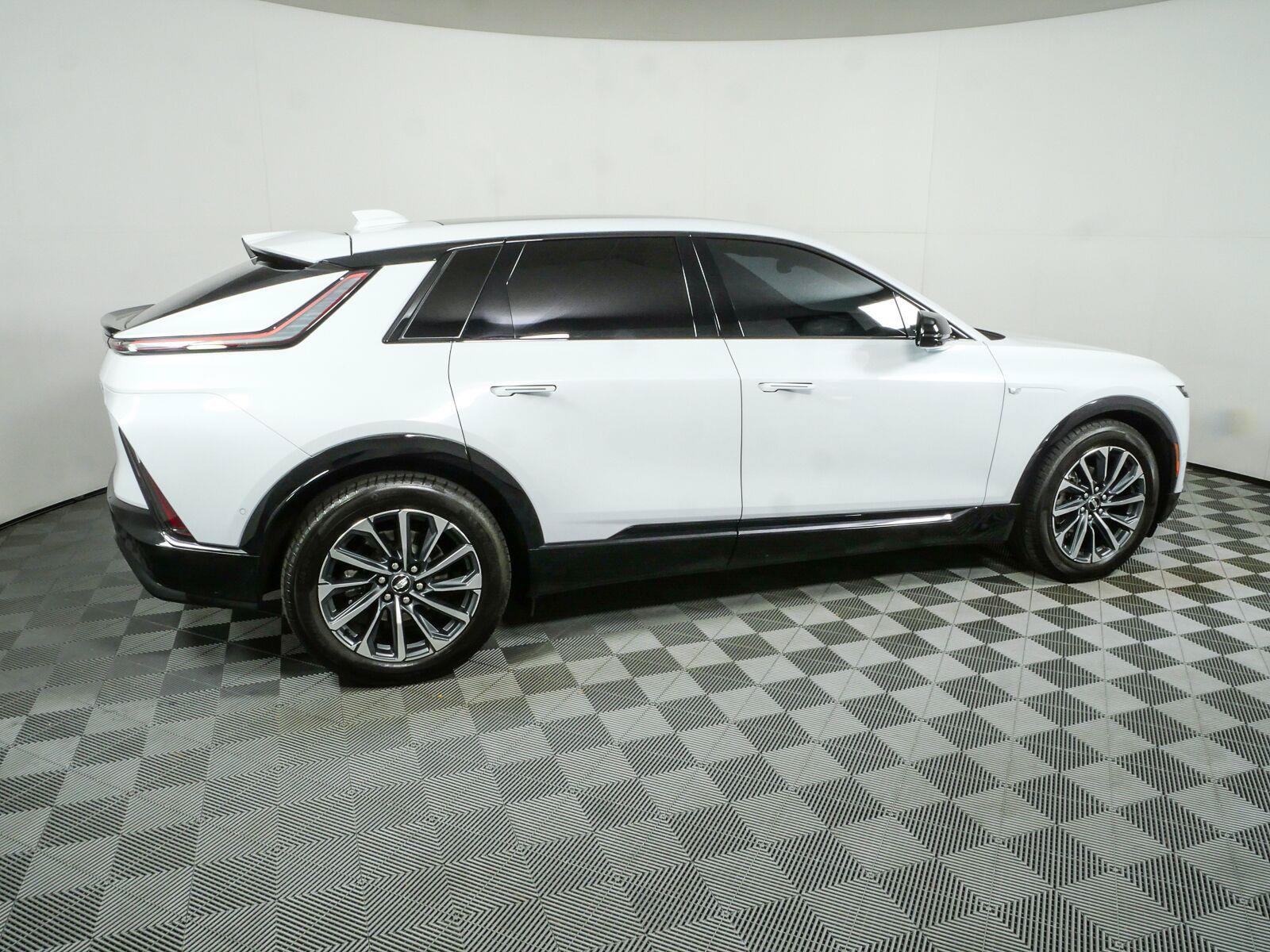 Used 2026 Cadillac Lyriq Sport RWD image 2