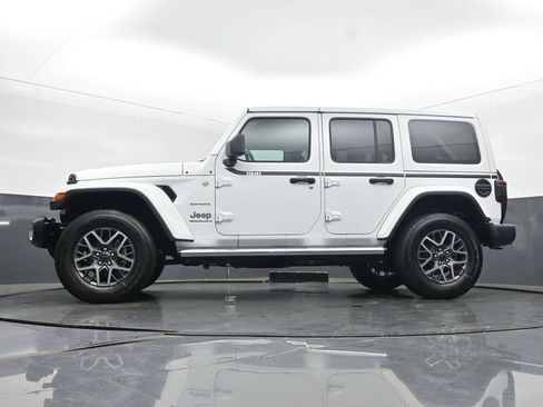 Used 2024 Jeep Wrangler Unlimited Sahara w/ Technology Group AWD/4WD image 50