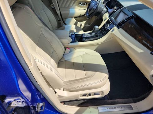 Used 2013 Ford Taurus Limited FWD image 19