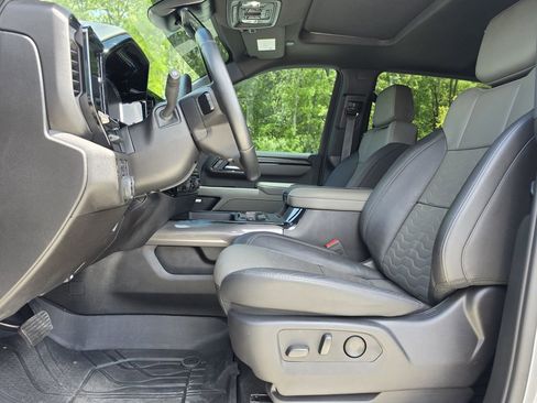 Used 2025 Chevrolet Silverado 2500 ZR2 w/ Technology Package image 13