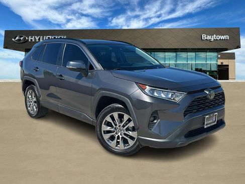 Used 2020 Toyota RAV4 XLE Premium FWD image 1