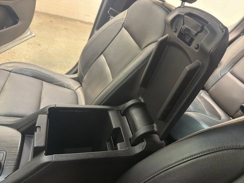 Used 2018 GMC Acadia SLT image 19