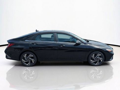 New 2026 Hyundai Elantra Limited FWD image 4