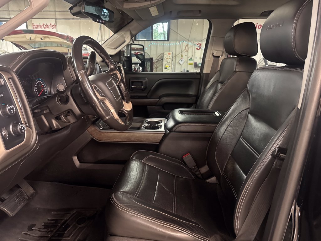 Used 2018 GMC Sierra 2500 Denali w/ Duramax Plus Package AWD/4WD image 14