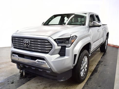 Used 2024 Toyota Tacoma Limited w/ Limited Package (LT) image 8